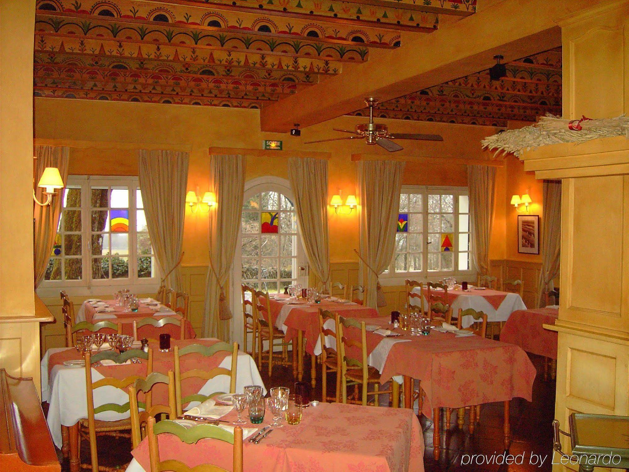 Auberge Des Chasseurs Échenevex Restoran fotoğraf